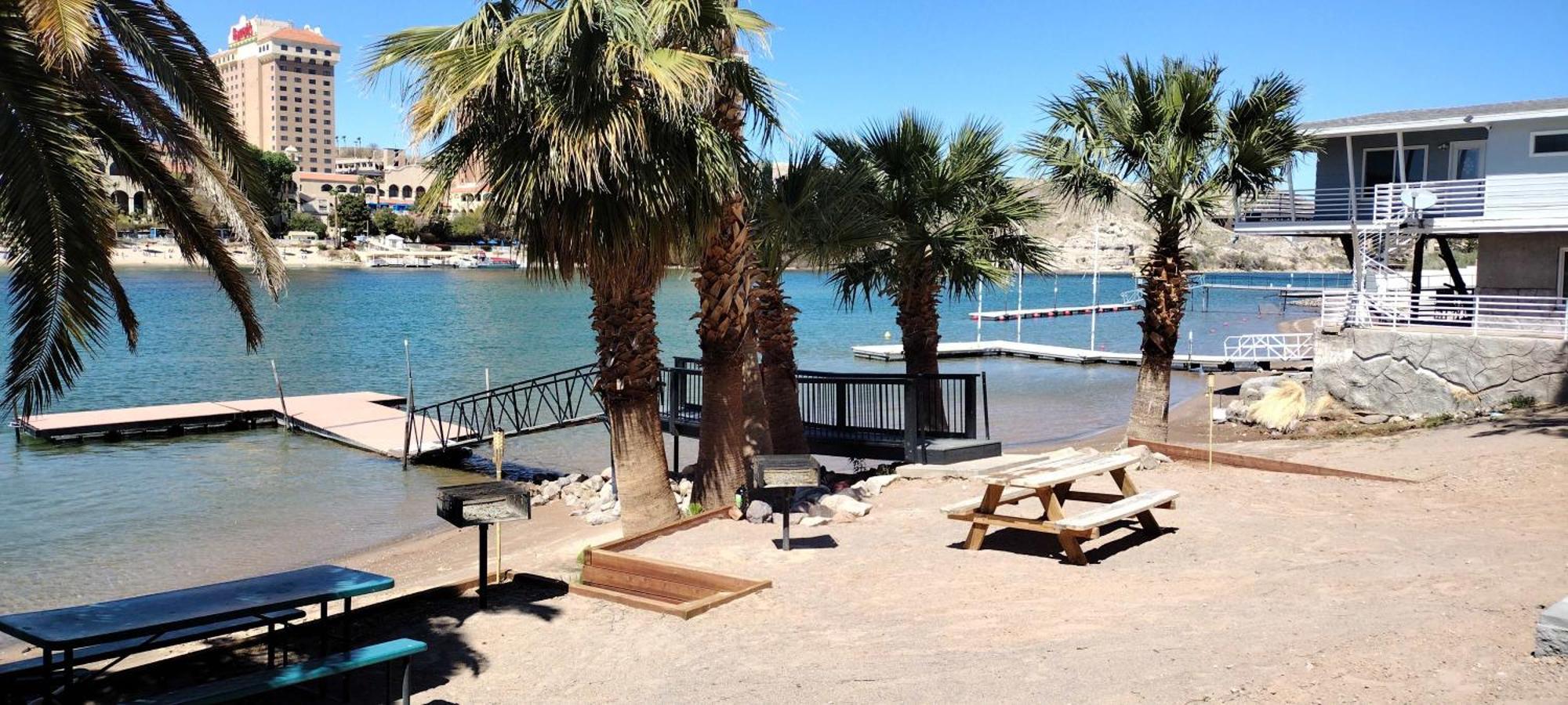 Appartement #2 Bedroom Cozy Suite, 1 Min Walk To The # Bullhead City
